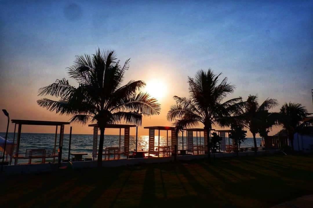 Saint Tropez Beach Hotel Chanthaburi Exterior photo